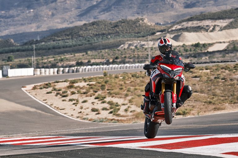 Ducati World Première 2022 Episdio 3 “Rule All Mountains” Multistrada V4 Pikes Peak