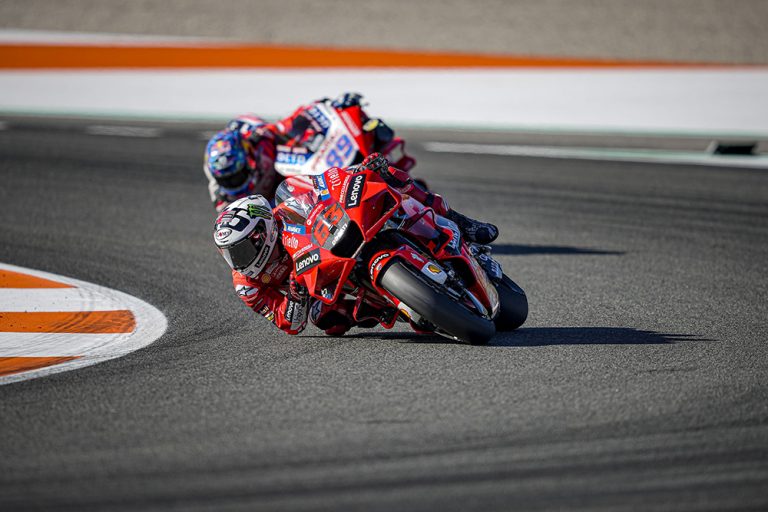 MotoGP: Nel GP della Comunitat Valenciana Vince Pecco Bagnaia e Ducati monopolizza il podio.