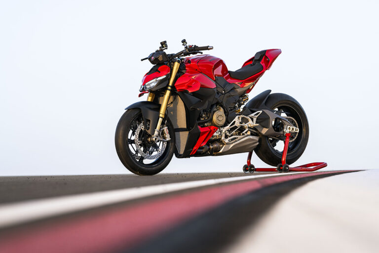 La nuova Ducati Streetfighter V4: Un passo oltre il limite!