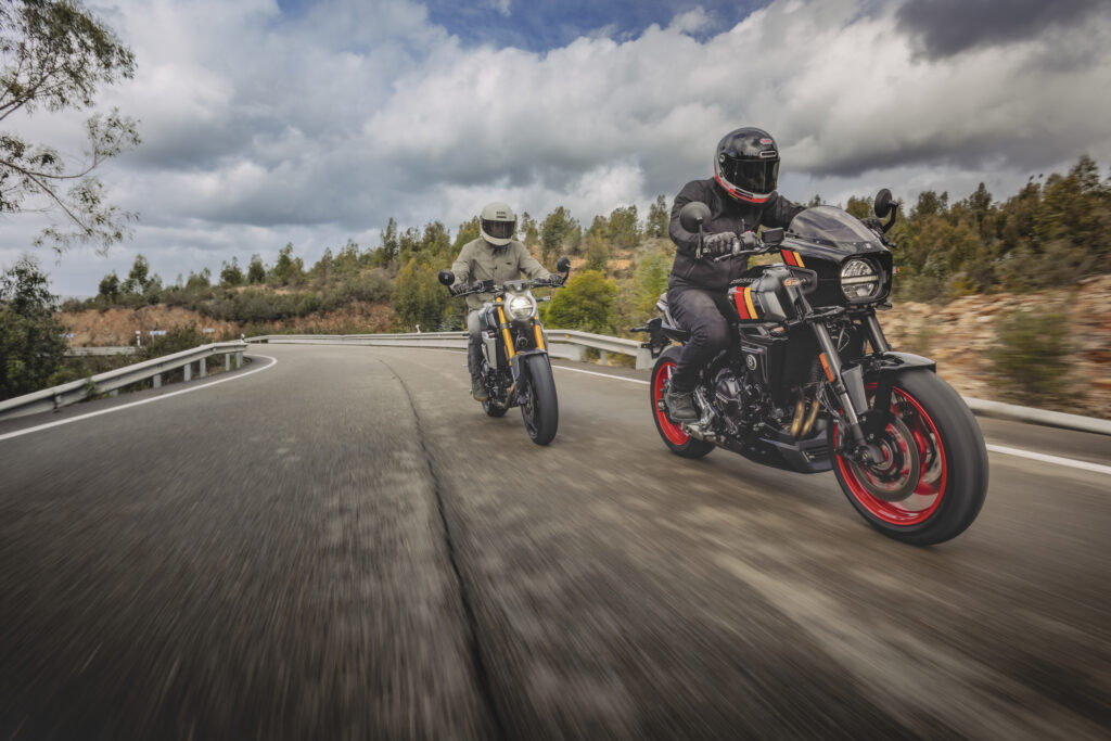 SUZUKI GSX 8T TT