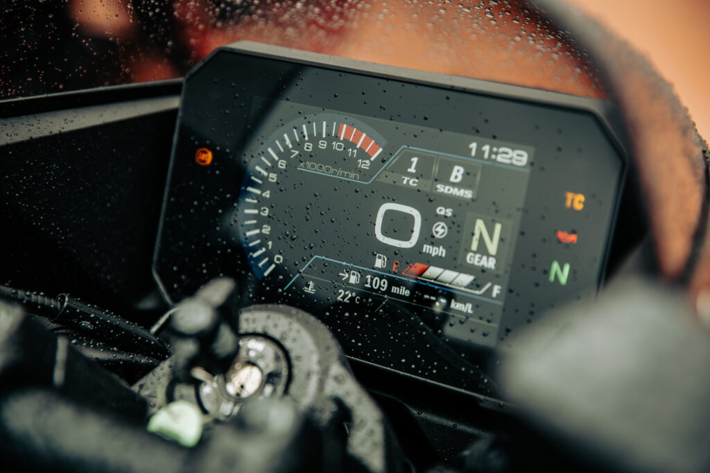 SUZUKI GSX 8T TT