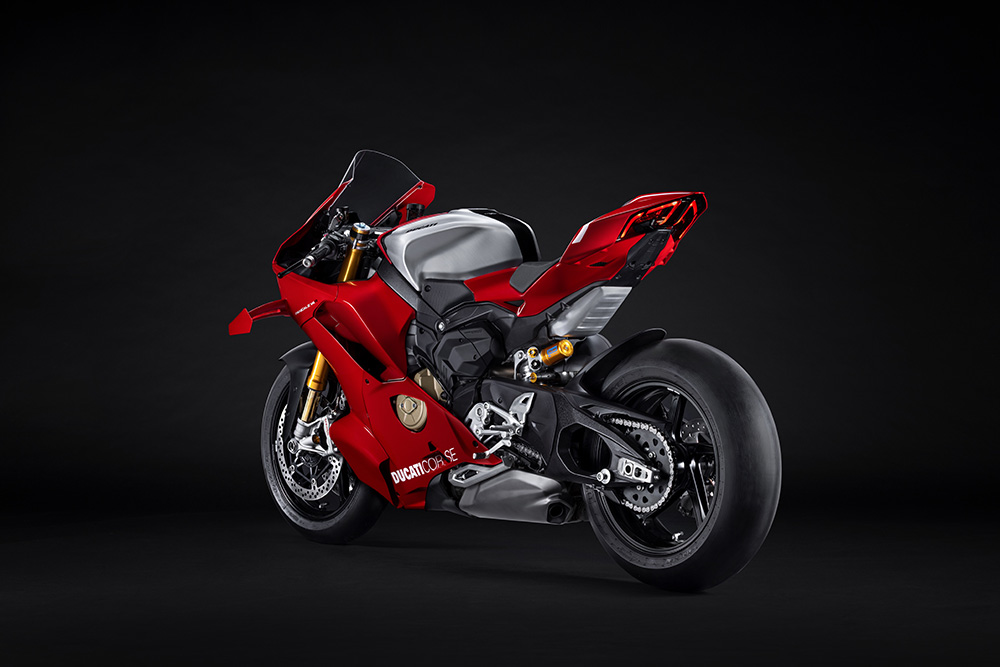 Nuova Ducati Panigale V4 R 2026 vista di tre quarti posteriore