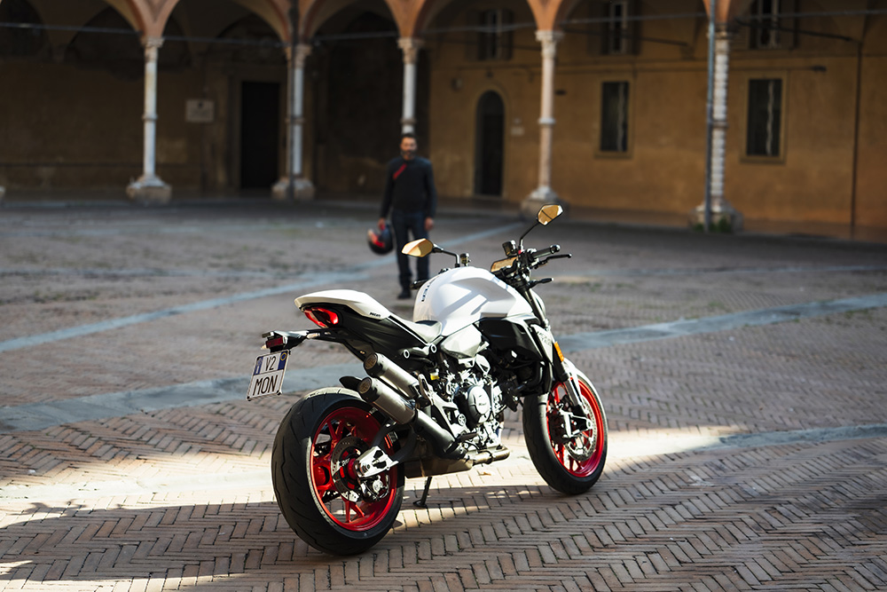 Ducati Monster 2025