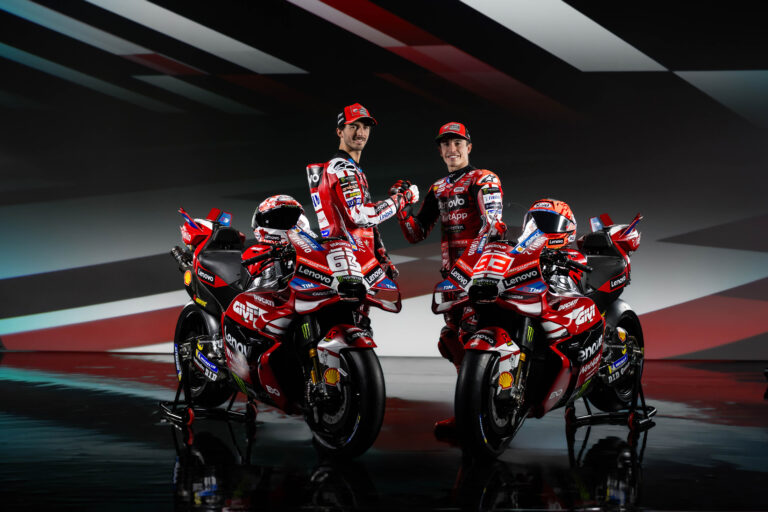 Ducati GP26: il “Rosso Centenario” veste il Dream Team Márquez-Bagnaia