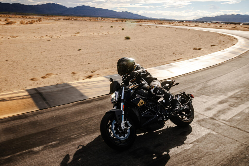 Zero Motorcycles compie 20 anni: l’elettrico premium diventa più accessibile