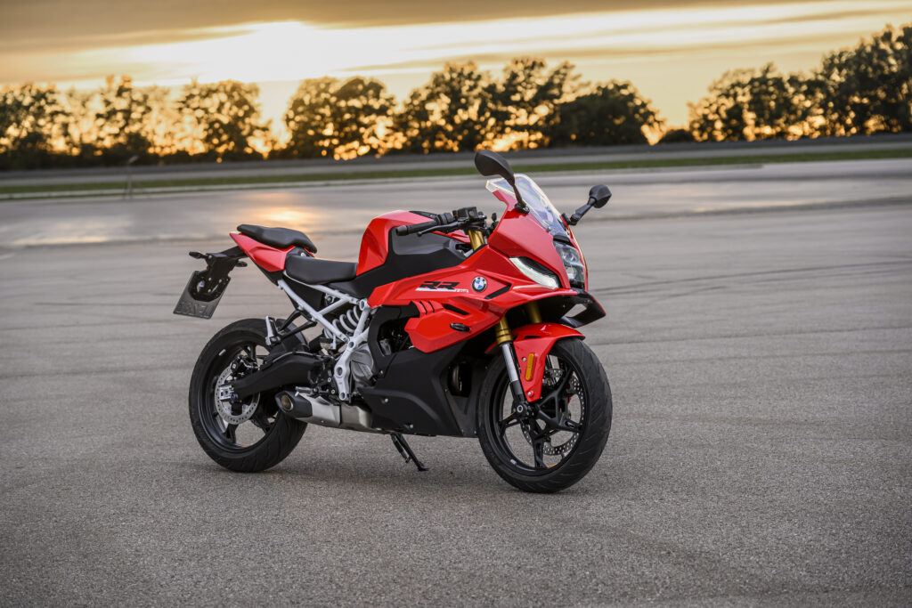 BMW F 450 RR vista laterale