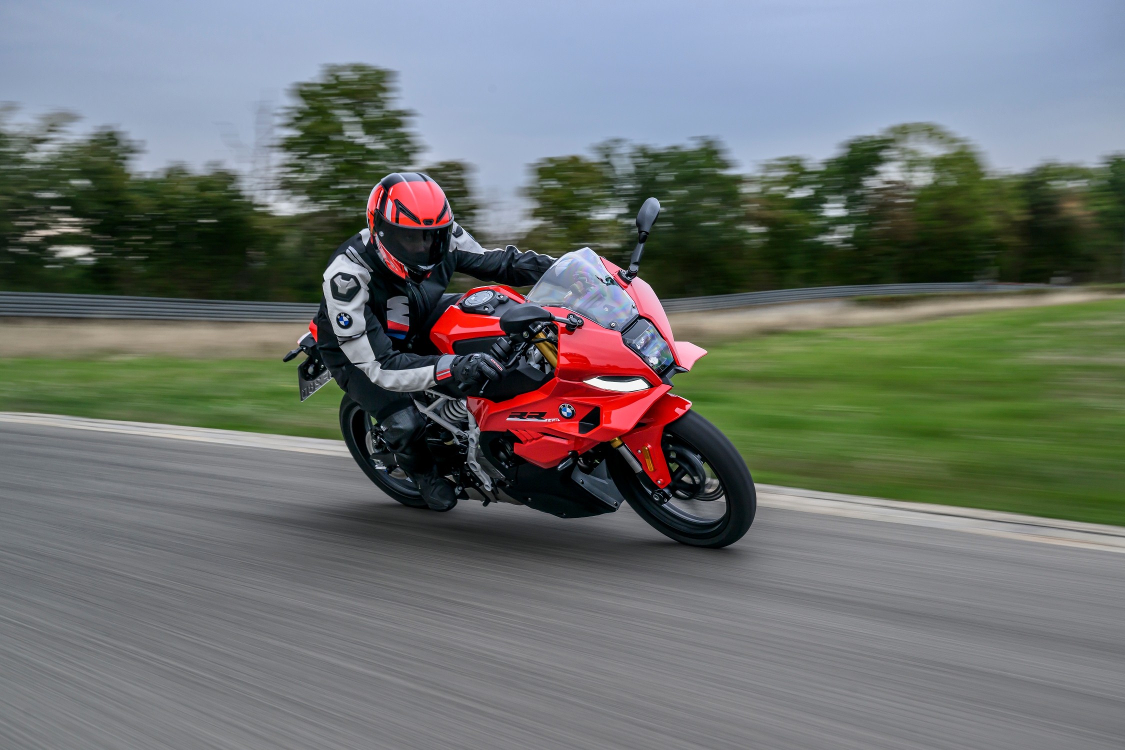 BMW F 450 RR: la famiglia RR si apre alle sportive A2